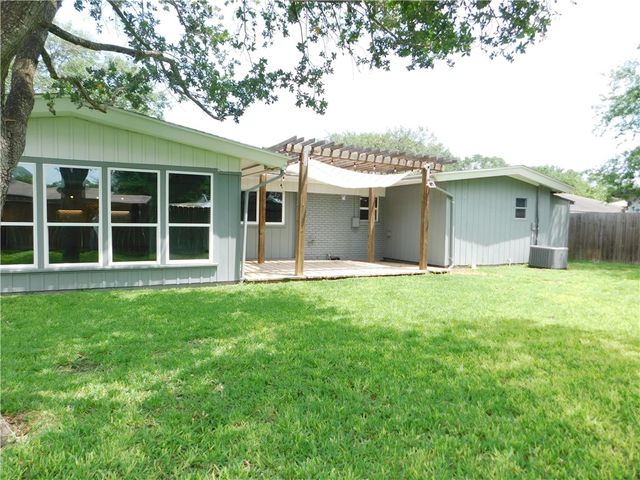 613 Driftwood Pl, Corpus Christi, TX 78411