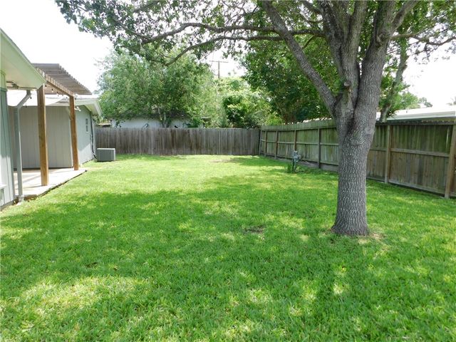 613 Driftwood Pl, Corpus Christi, TX 78411