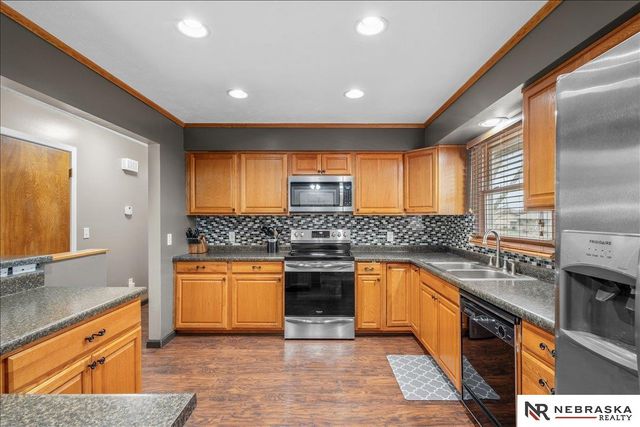 725 N 10th Avenue, Blair, NE 68008