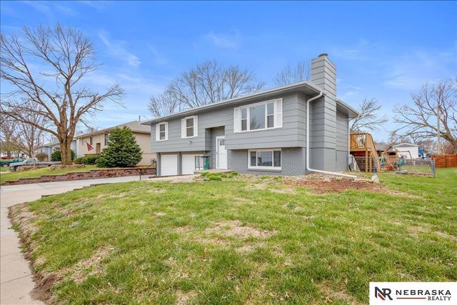 725 N 10th Avenue, Blair, NE 68008