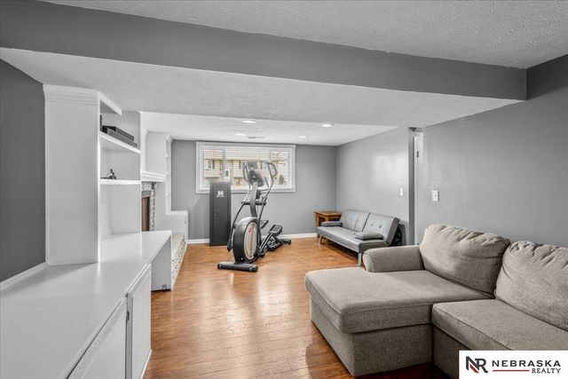 725 N 10th Avenue, Blair, NE 68008