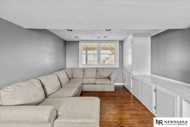 725 N 10th Avenue, Blair, NE 68008