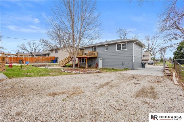 725 N 10th Avenue, Blair, NE 68008