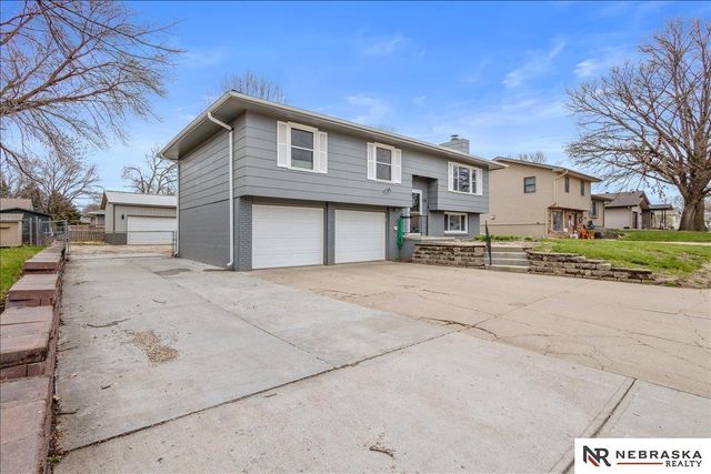725 N 10th Avenue, Blair, NE 68008