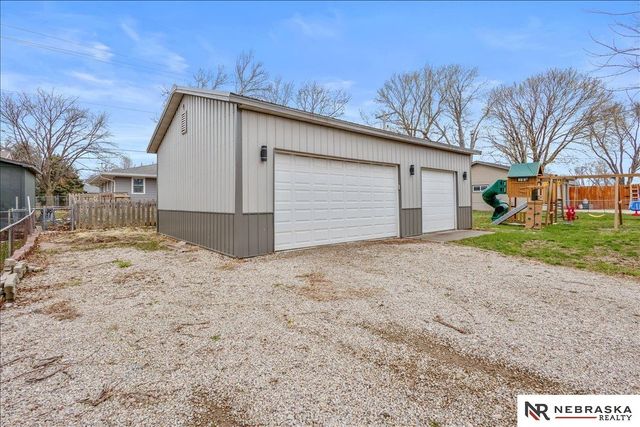 725 N 10th Avenue, Blair, NE 68008