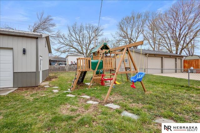 725 N 10th Avenue, Blair, NE 68008