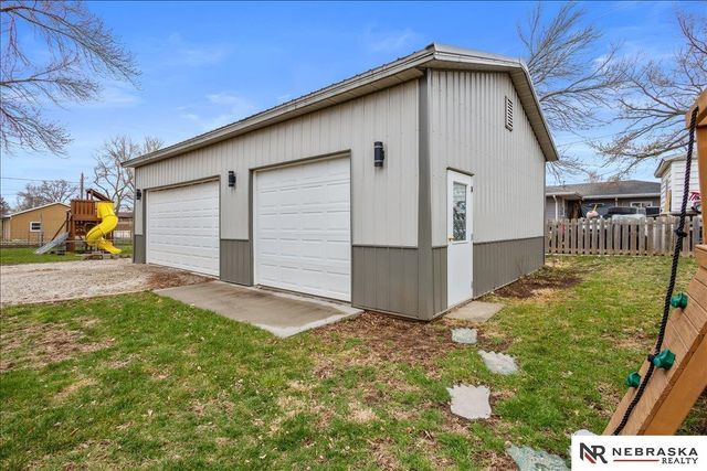 725 N 10th Avenue, Blair, NE 68008