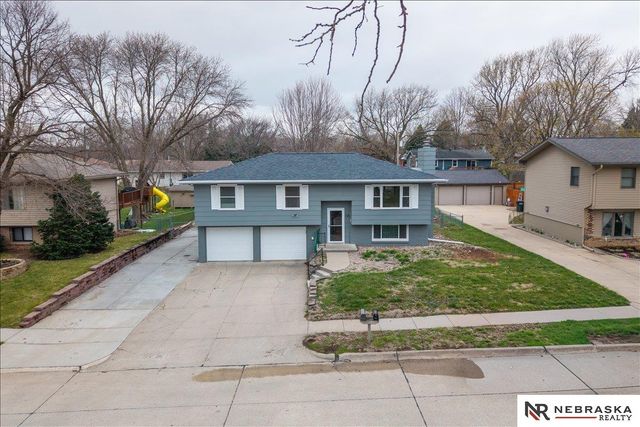 725 N 10th Avenue, Blair, NE 68008