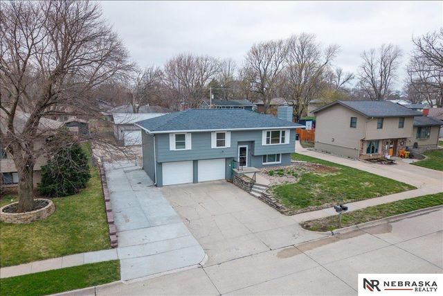 725 N 10th Avenue, Blair, NE 68008