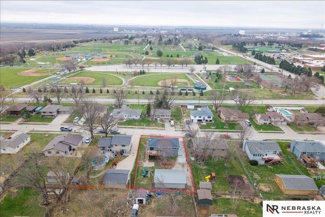 725 N 10th Avenue, Blair, NE 68008