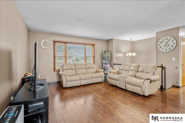 725 N 10th Avenue, Blair, NE 68008