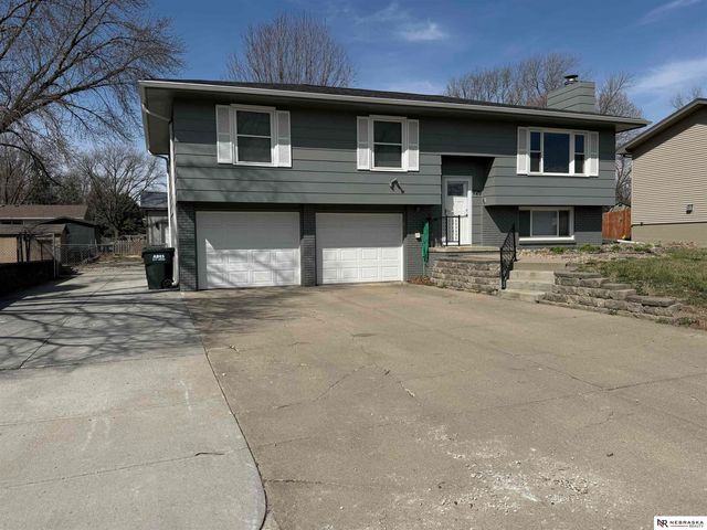 725 N 10th Avenue, Blair, NE 68008