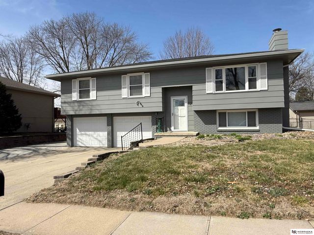 725 N 10th Avenue, Blair, NE 68008