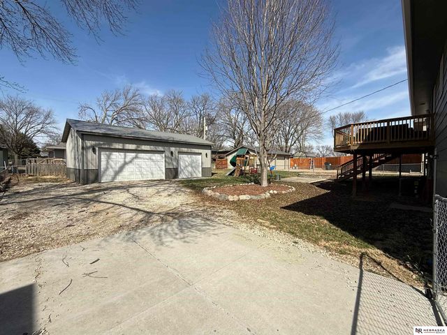 725 N 10th Avenue, Blair, NE 68008
