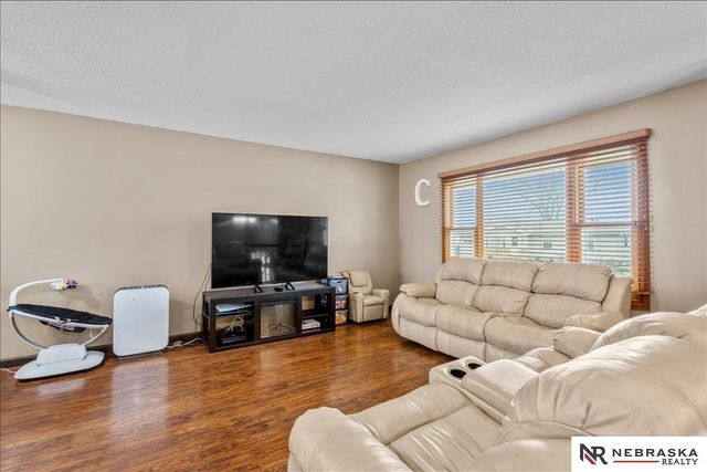 725 N 10th Avenue, Blair, NE 68008