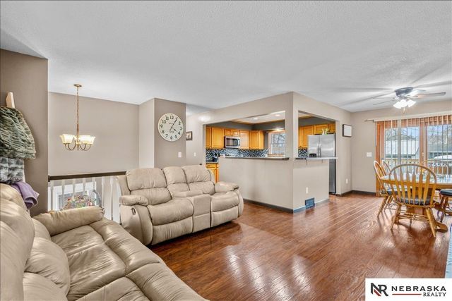 725 N 10th Avenue, Blair, NE 68008
