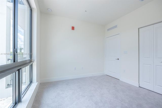 8001 NW 41st St F-208, Doral, FL 33166