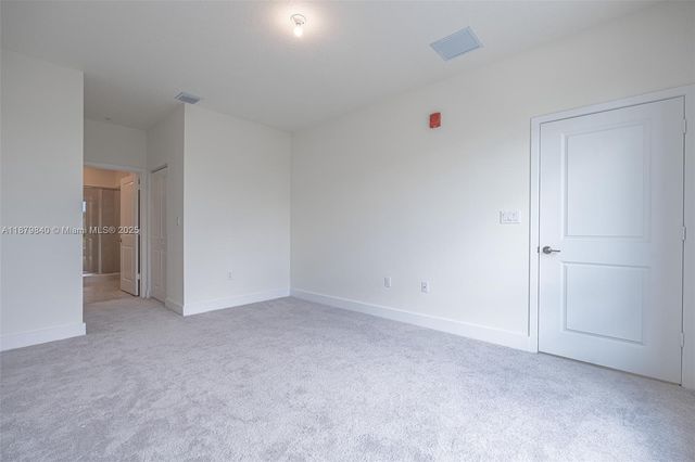 8001 NW 41st St F-208, Doral, FL 33166