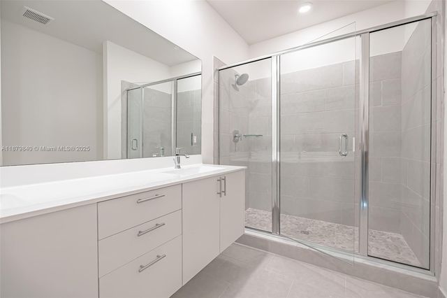 8001 NW 41st St F-208, Doral, FL 33166