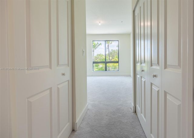 8001 NW 41st St F-208, Doral, FL 33166