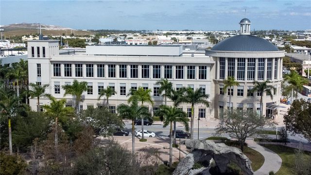 8001 NW 41st St F-208, Doral, FL 33166