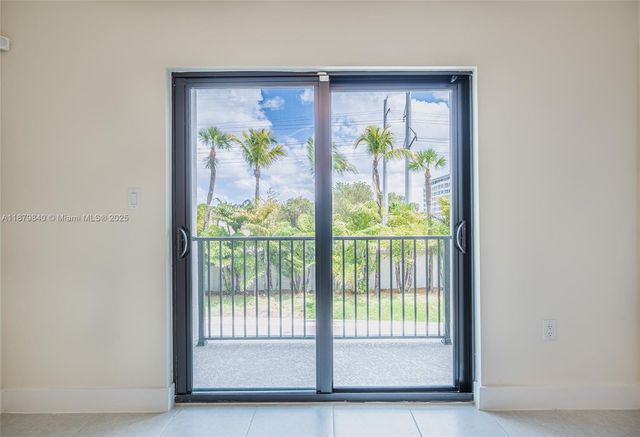 8001 NW 41st St F-208, Doral, FL 33166