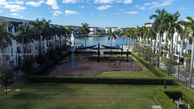 8001 NW 41st St F-208, Doral, FL 33166