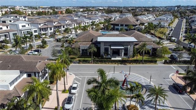 8001 NW 41st St F-208, Doral, FL 33166