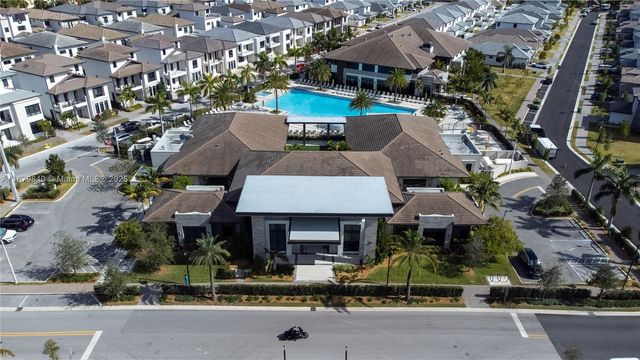 8001 NW 41st St F-208, Doral, FL 33166