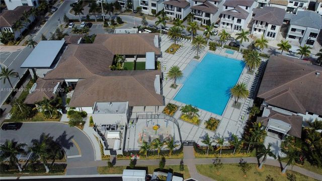 8001 NW 41st St F-208, Doral, FL 33166