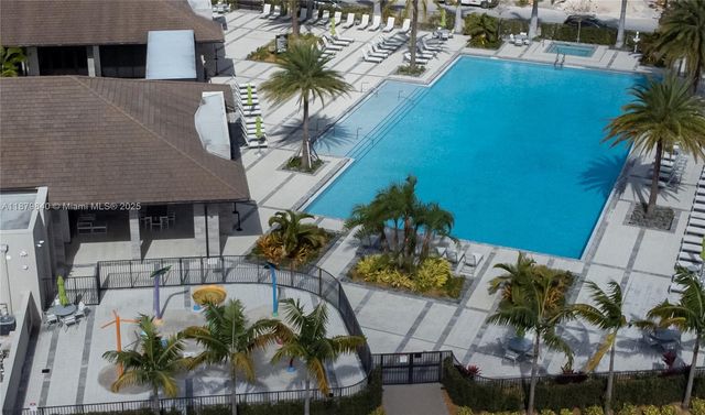 8001 NW 41st St F-208, Doral, FL 33166