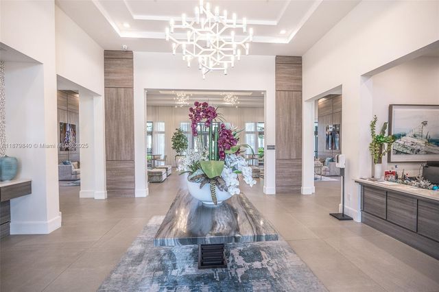 8001 NW 41st St F-208, Doral, FL 33166