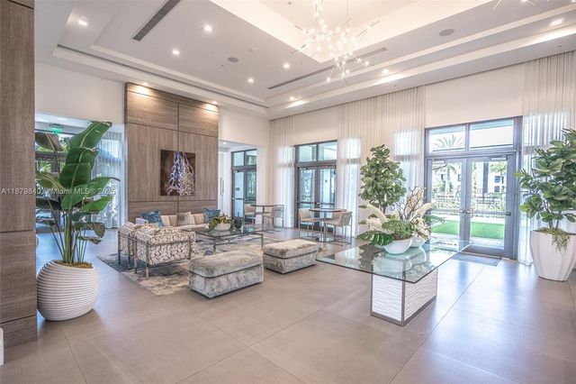 8001 NW 41st St F-208, Doral, FL 33166