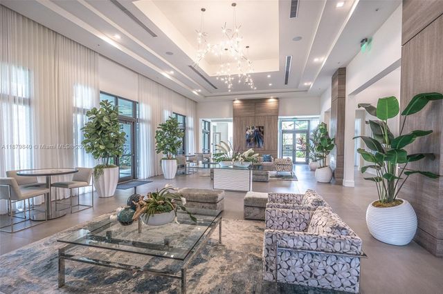 8001 NW 41st St F-208, Doral, FL 33166