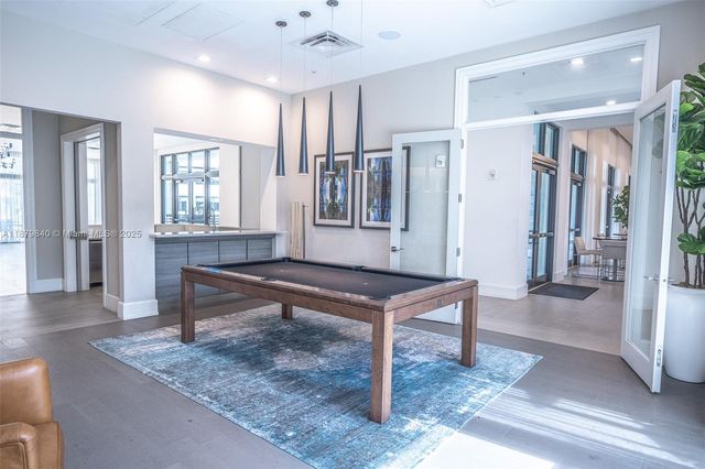 8001 NW 41st St F-208, Doral, FL 33166