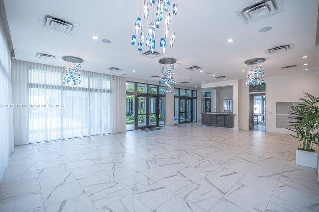 8001 NW 41st St F-208, Doral, FL 33166