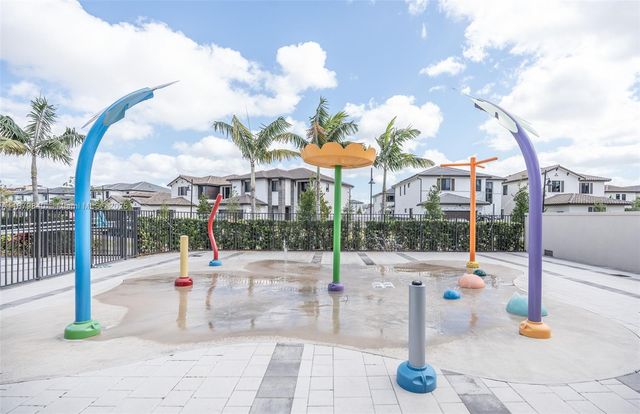 8001 NW 41st St F-208, Doral, FL 33166