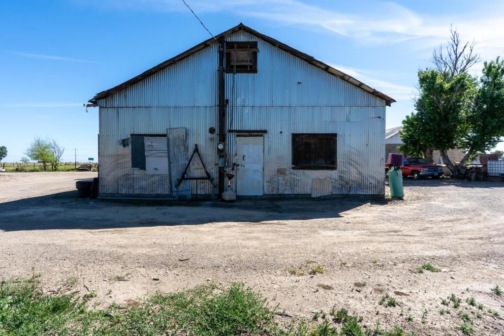 Image 10 of property listing at 23429 Highway 152, Los Banos, CA 93635