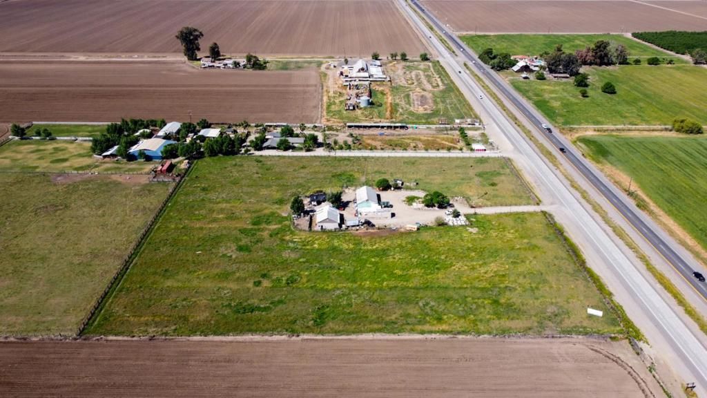 Image 17 of property listing at 23429 Highway 152, Los Banos, CA 93635