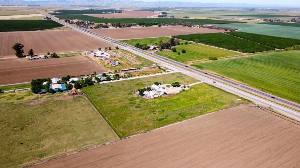 Image 19 of property listing at 23429 Highway 152, Los Banos, CA 93635