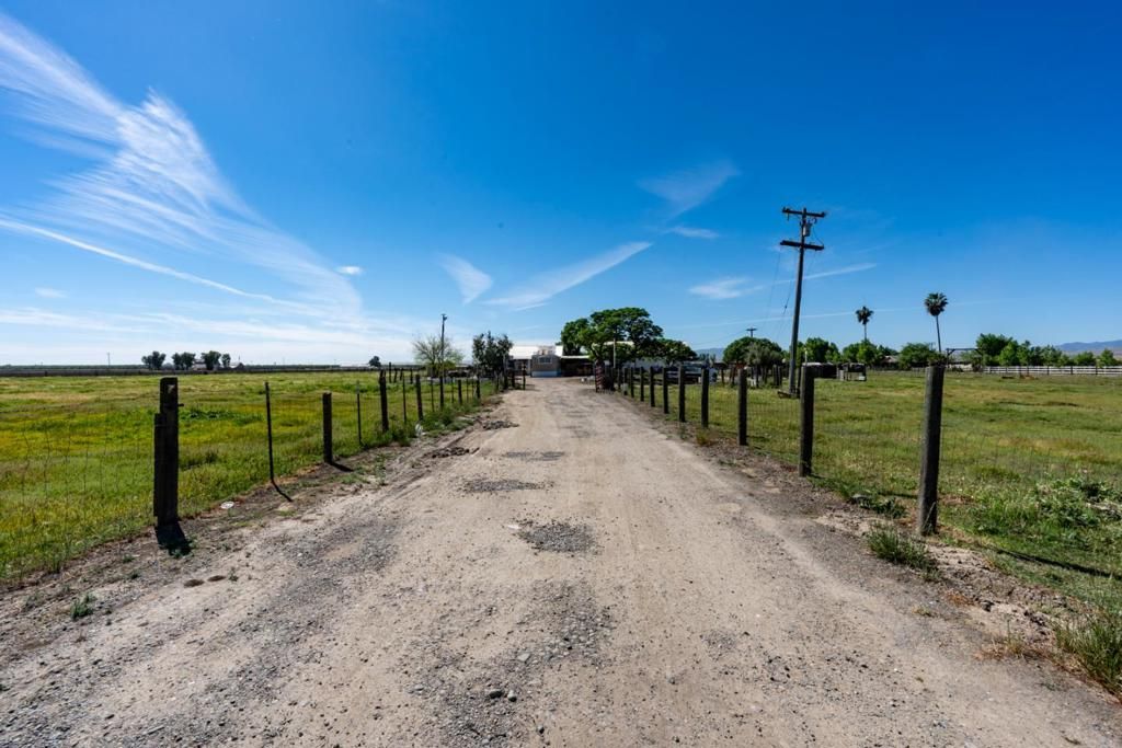 Image 2 of property listing at 23429 Highway 152, Los Banos, CA 93635