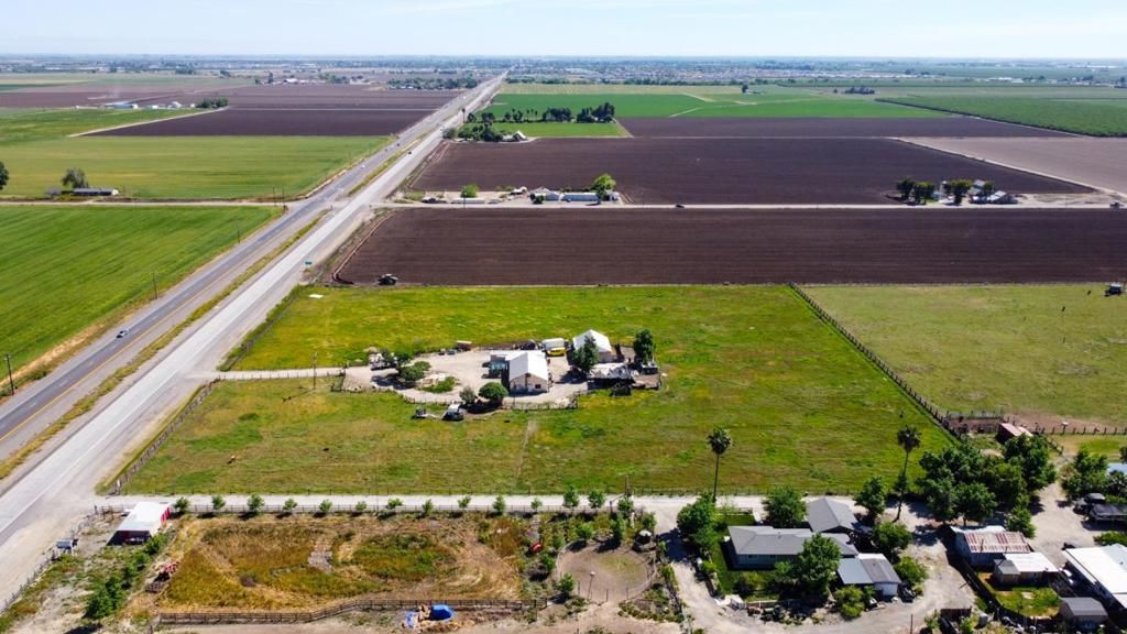 Image 20 of property listing at 23429 Highway 152, Los Banos, CA 93635