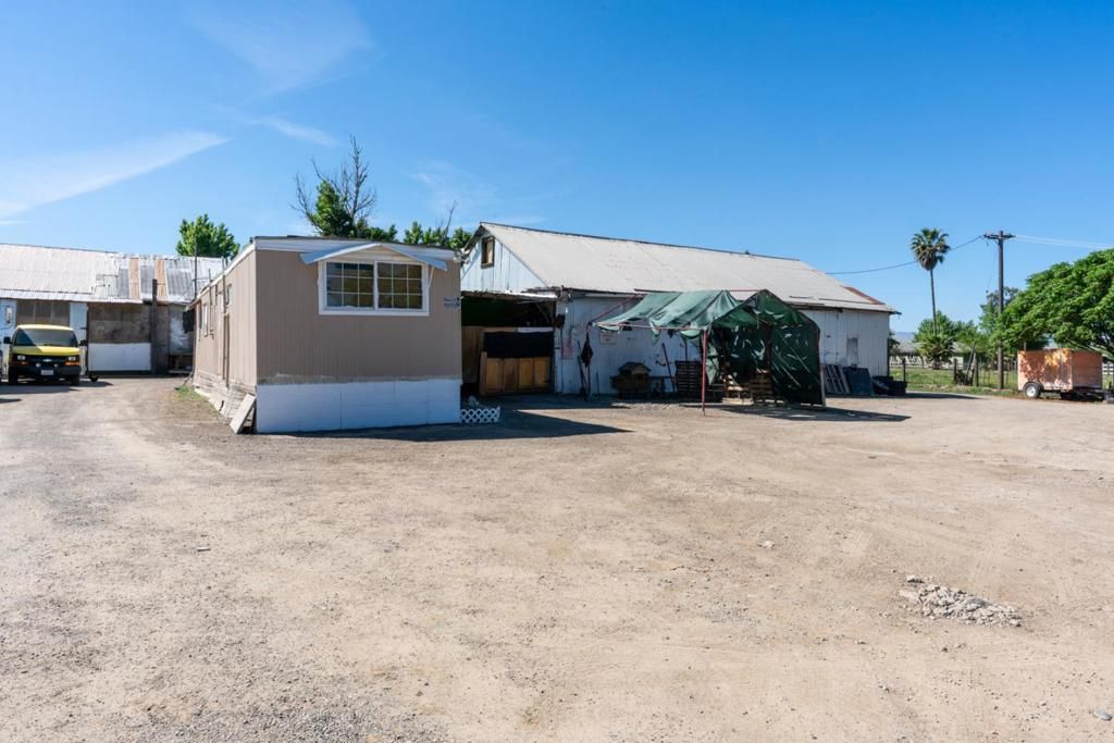 Image 4 of property listing at 23429 Highway 152, Los Banos, CA 93635
