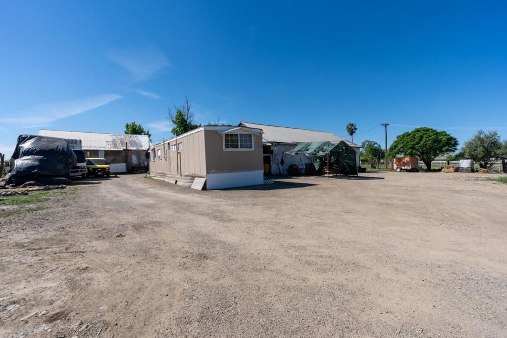 Image 5 of property listing at 23429 Highway 152, Los Banos, CA 93635