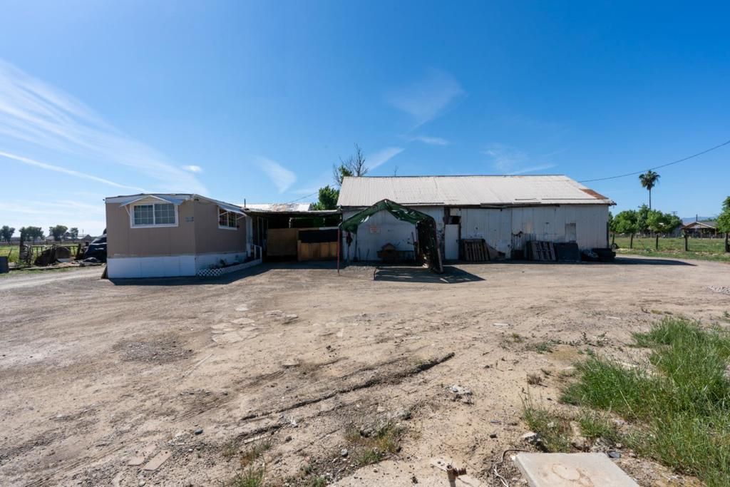 Image 6 of property listing at 23429 Highway 152, Los Banos, CA 93635
