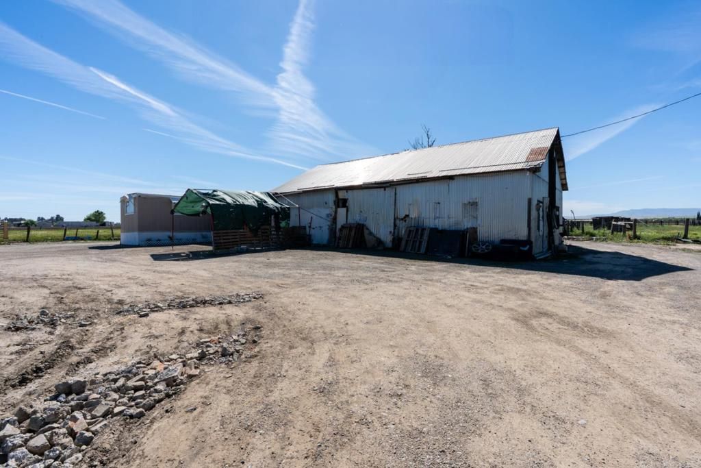 Image 8 of property listing at 23429 Highway 152, Los Banos, CA 93635