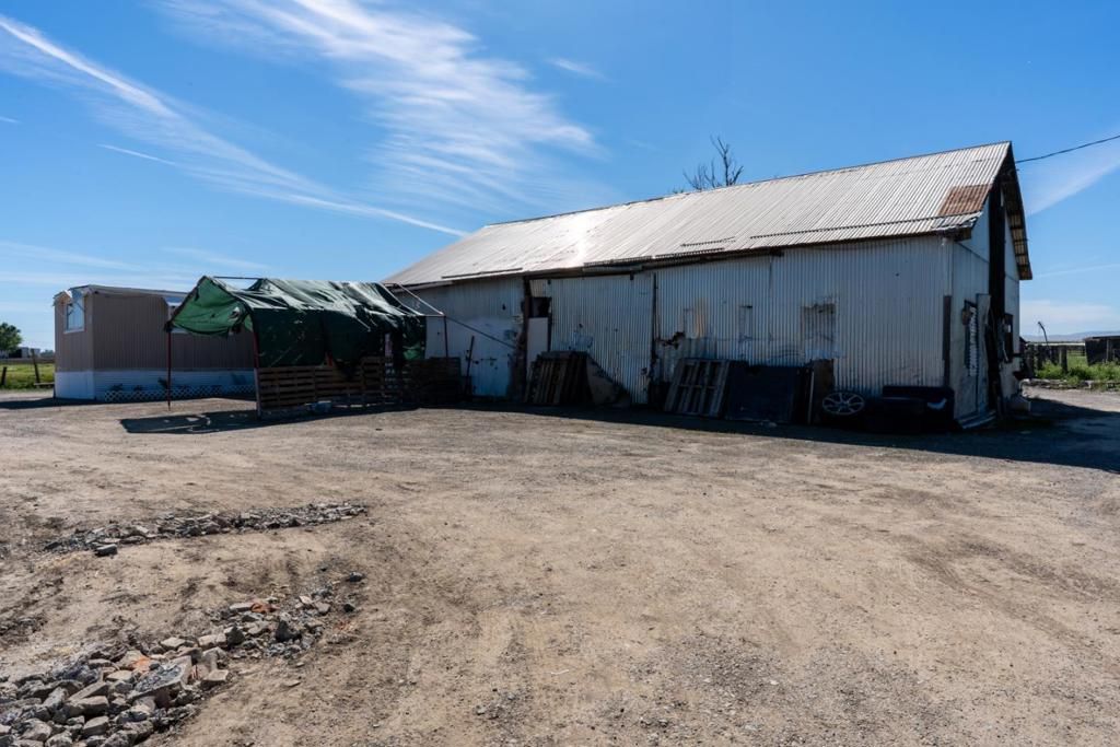 Image 9 of property listing at 23429 Highway 152, Los Banos, CA 93635