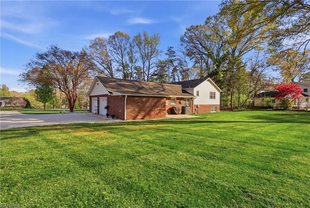 2005 Hunterwoods Drive, High Point, NC 27265