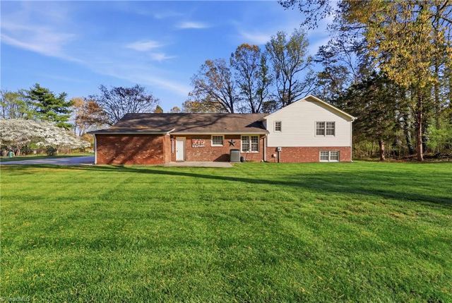 2005 Hunterwoods Drive, High Point, NC 27265