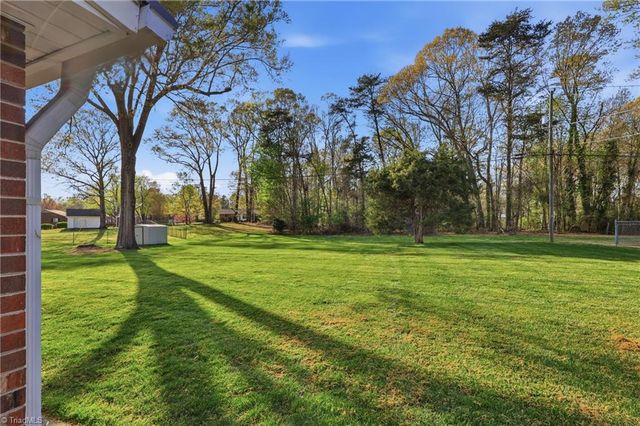 2005 Hunterwoods Drive, High Point, NC 27265